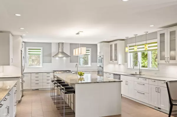 Whitefish Bay, WI 53217,5022 N Lake Dr