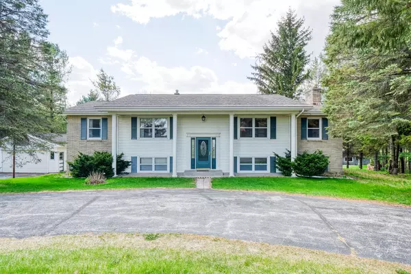 N4278 Vantreeck Trl, Sheboygan Falls, WI 53085