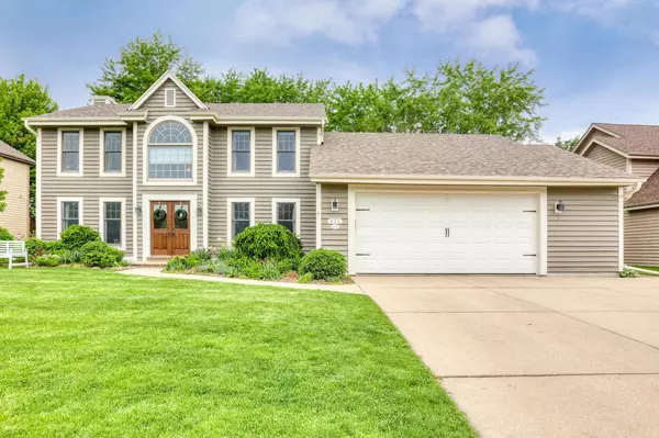 W69N431 Fox Pointe Ave, Cedarburg, WI 53012