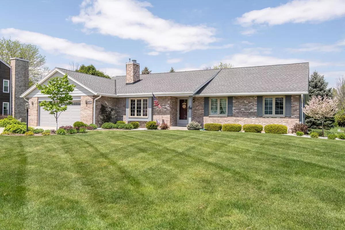 Mequon, WI 53097,9228 W Stanford Ct