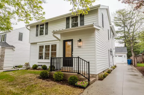 5154 N Idlewild AVENUE, Whitefish Bay, WI 53217