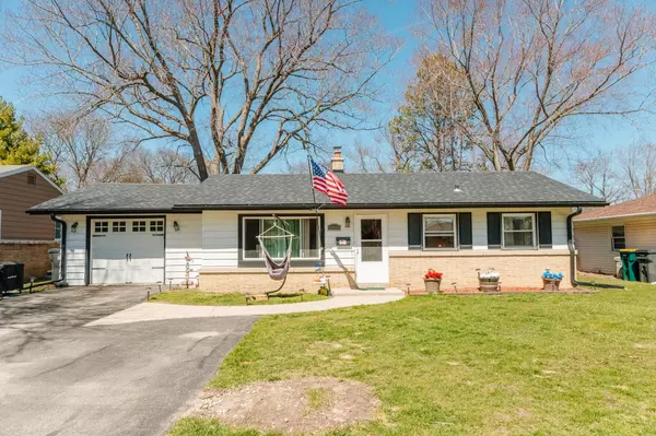 11320 W Parnell Ave, Hales Corners, WI 53130