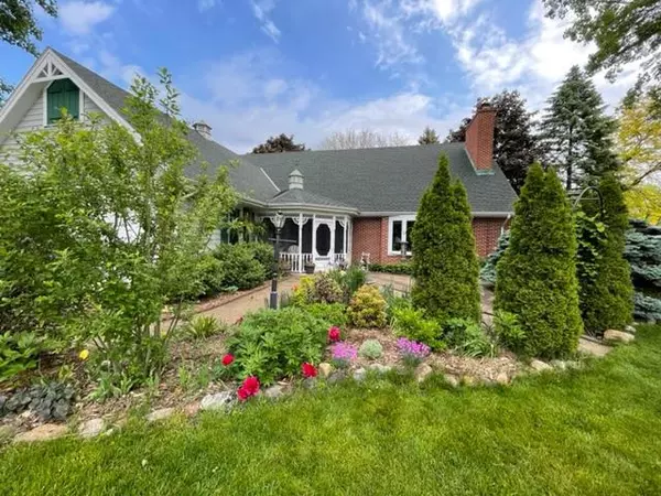 3400 Oak Tree Ln, Elmwood Park, WI 53405