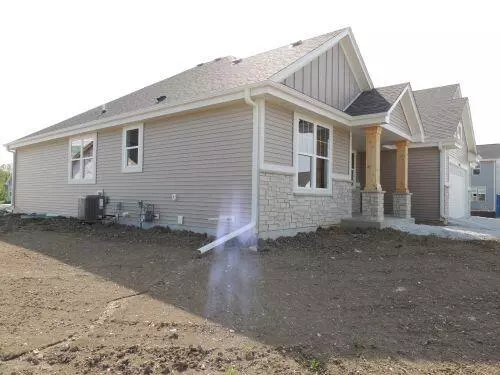 Lannon, WI 53046,6982 Hearthstone COURT N