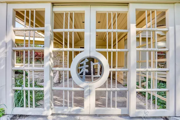 River Hills, WI 53217,2510 W Dean Rd