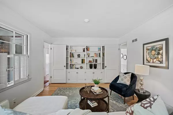 Whitefish Bay, WI 53217,6367 N Berkeley BOULEVARD