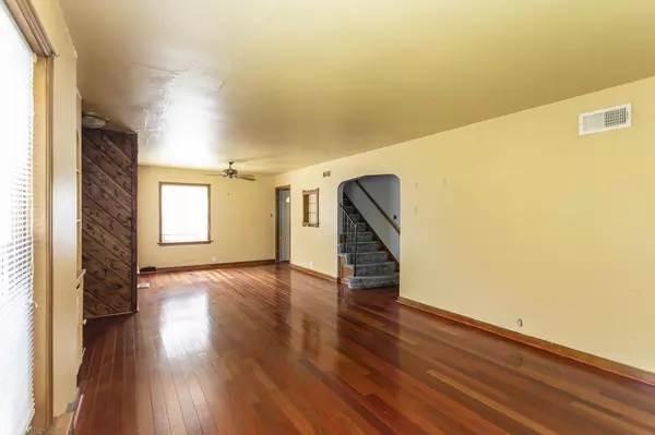 Whitefish Bay, WI 53217,230 E Lake View AVENUE