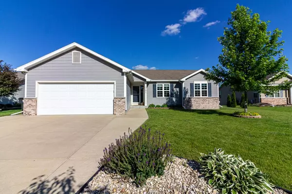 1121 Black Walnut Pass, Johnson Creek, WI 53094