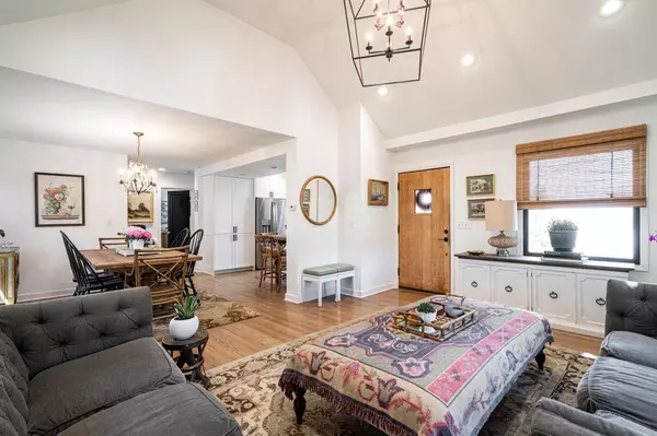 Whitefish Bay, WI 53217,1018 E Hampton Rd