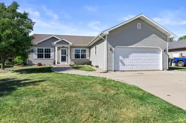 1206 E Pinecrest LANE, Elkhorn, WI 53121