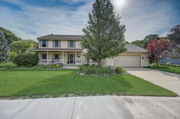 W68N1084 Kensington Ave, Cedarburg, WI 53012