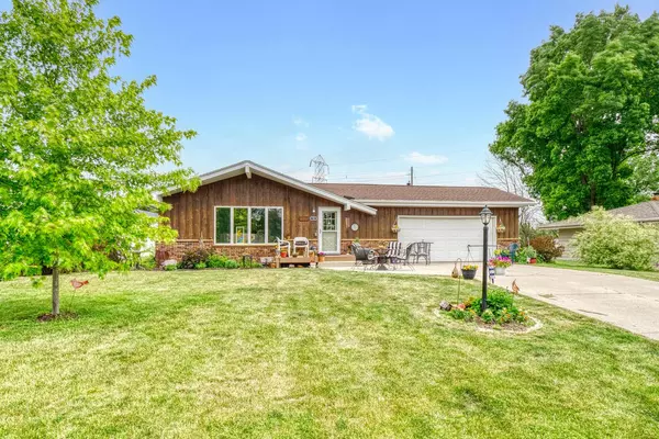 58 Evergreen DR, Plymouth, WI 53073