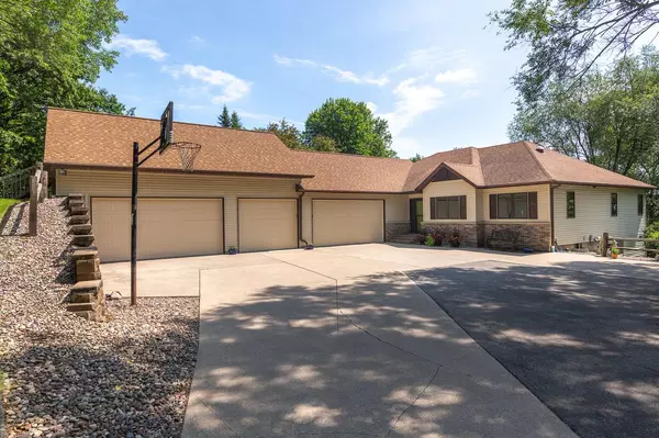 N4960 Oakview Dr, West Salem, WI 54669