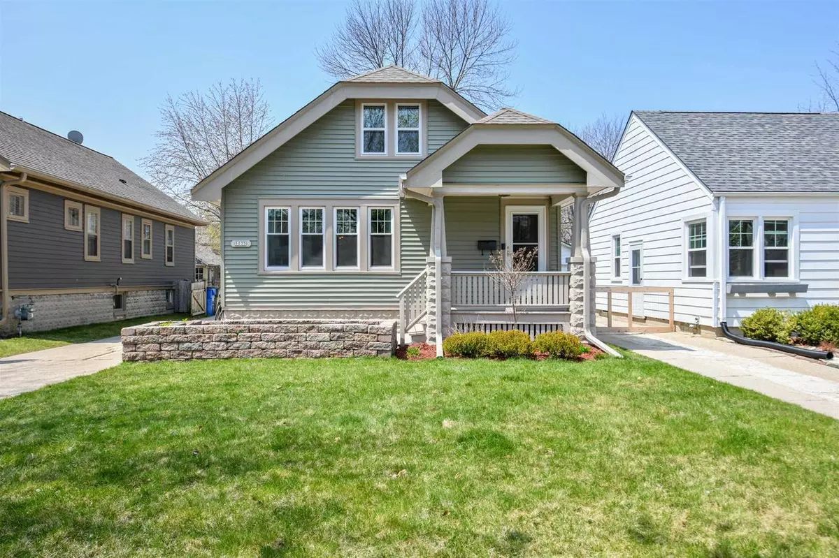 Whitefish Bay, WI 53217,5035 N Berkeley BOULEVARD