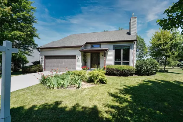 411 W Clover Ln, Cottage Grove, WI 53527