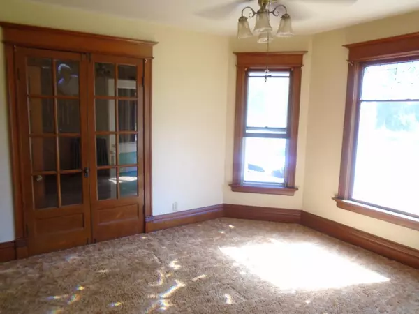 Sharon, WI 53585,239 Walworth St