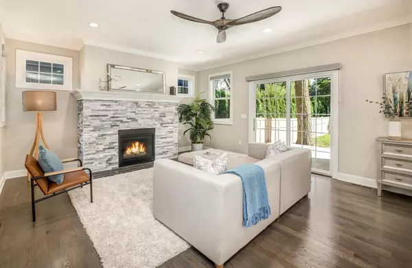 Whitefish Bay, WI 53217,829 E Sylvan Ave