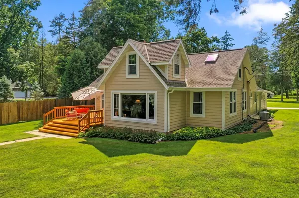 3206 Interlaken DRIVE, Summit, WI 53066