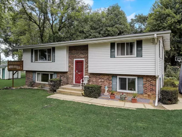 29310 Forest Isle Ln,  Waterford,  WI 53185