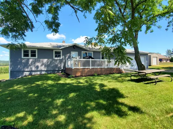 W13878 Hillcrest Rd, Blair, WI 54616