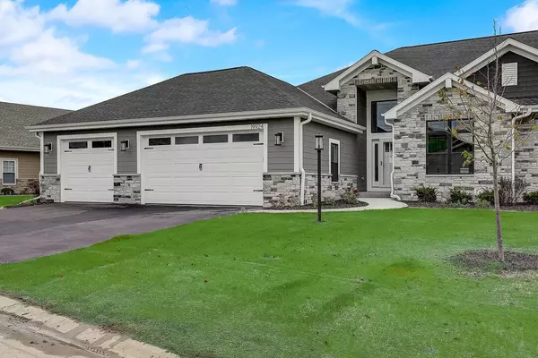 Lannon, WI 53046,7843 E Stone Ridge Dr #53-2