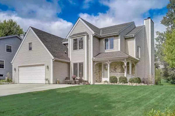 618 Shady Glen Ln, Saukville, WI 53080