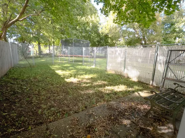 Clintonville, WI 54929,21 N Main ST