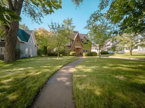 21 N Main ST, Clintonville, WI 54929