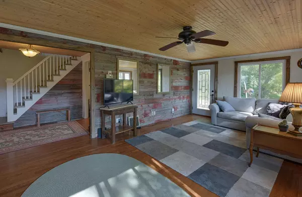 Hubertus, WI 53033,1443 Lake DR
