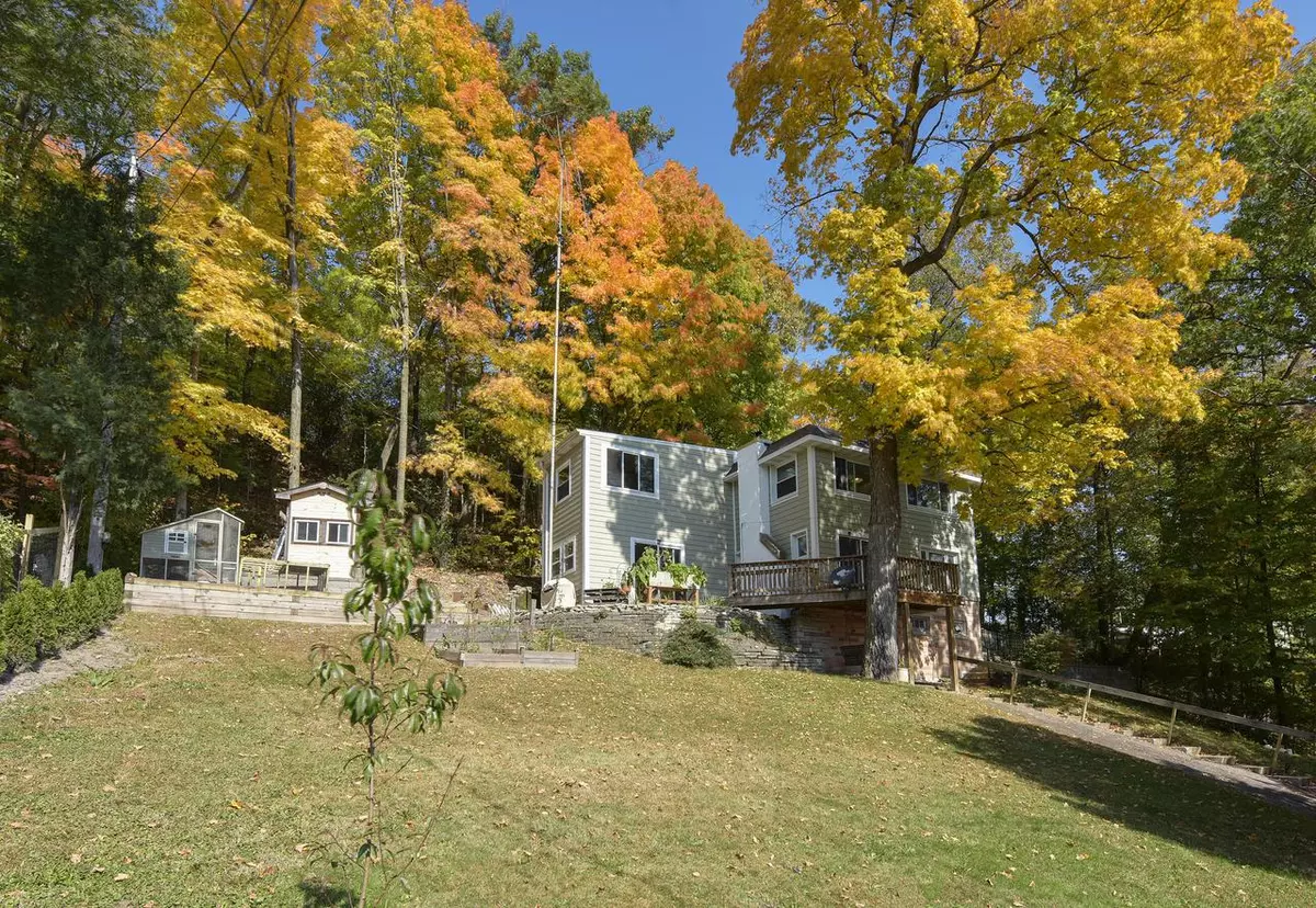 Hubertus, WI 53033,1443 Lake DR