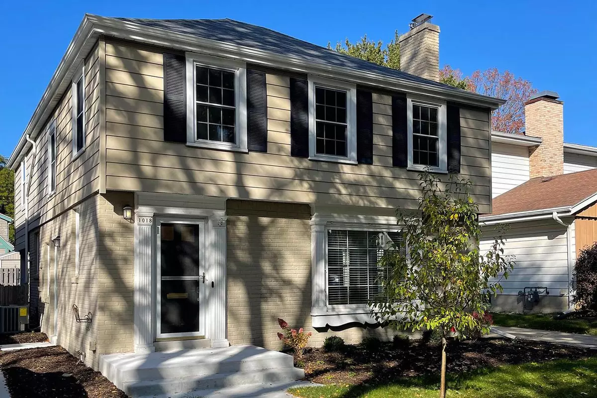 Whitefish Bay, WI 53217,1018 E Colfax Pl