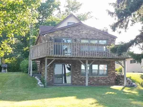 2215 Lakeshore DRIVE, Kansasville, WI 53139