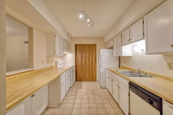 Whitefish Bay, WI 53217,330 E Beaumont Ave #101