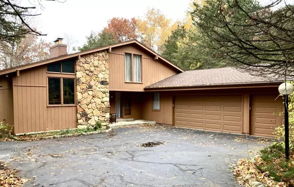 35006 Oak Openings, Summit, WI 53066