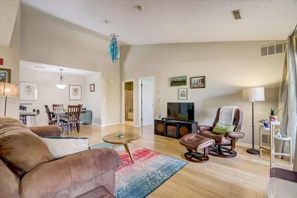 Muskego, WI 53150,W192S7859 Overlook Bay ROAD #5B