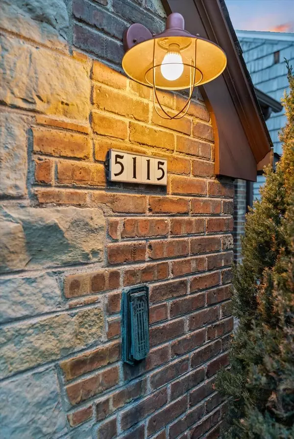 Whitefish Bay, WI 53217,5115 N Berkeley BLVD