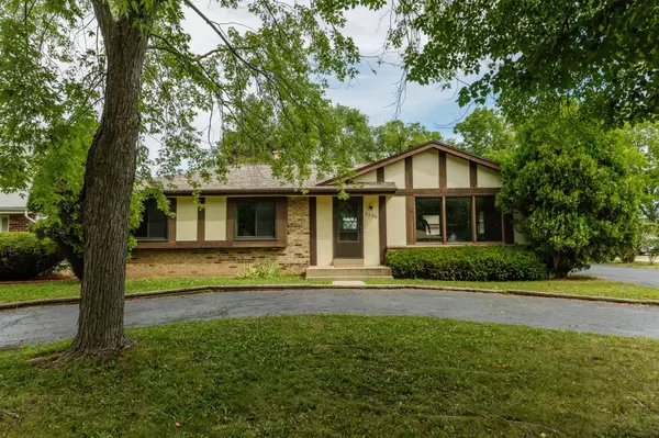 Milwaukee, WI 53224,9030 W Helena COURT