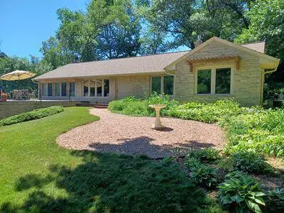 1015 Grandview DRIVE, Elm Grove, WI 53122