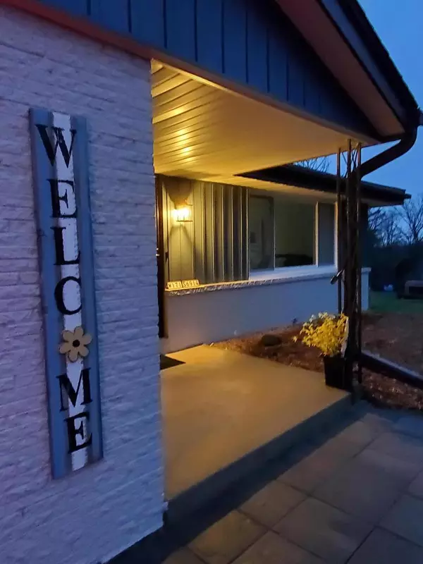 W171S6914 Lannon DRIVE, Muskego, WI 53150