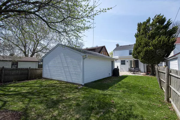 Whitefish Bay, WI 53211,4758 N Hollywood AVENUE