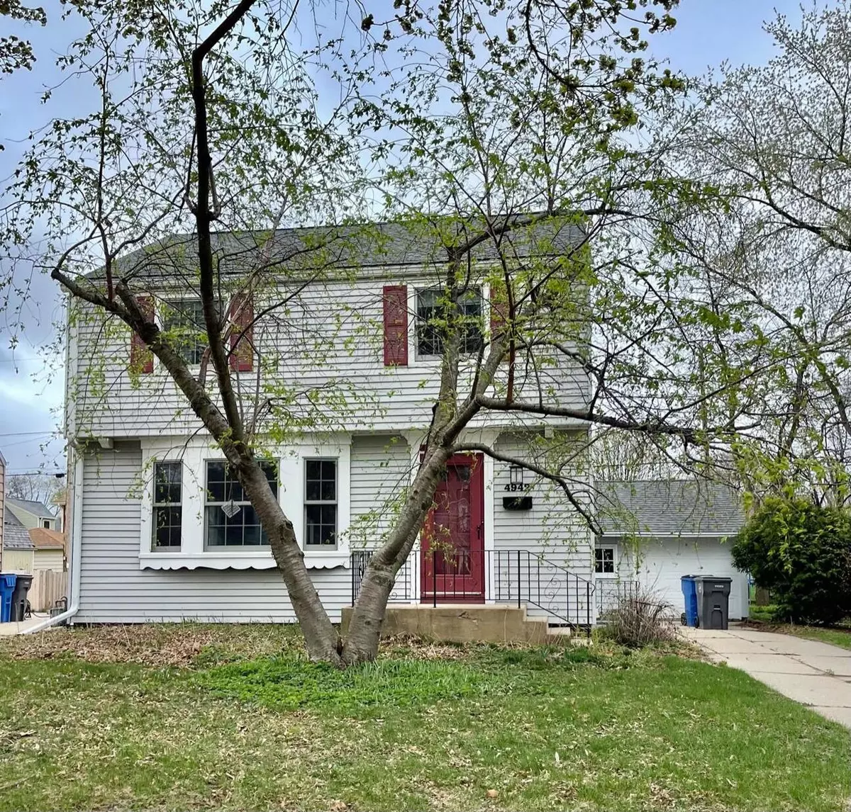 Whitefish Bay, WI 53217,4942 N Hollywood AVENUE