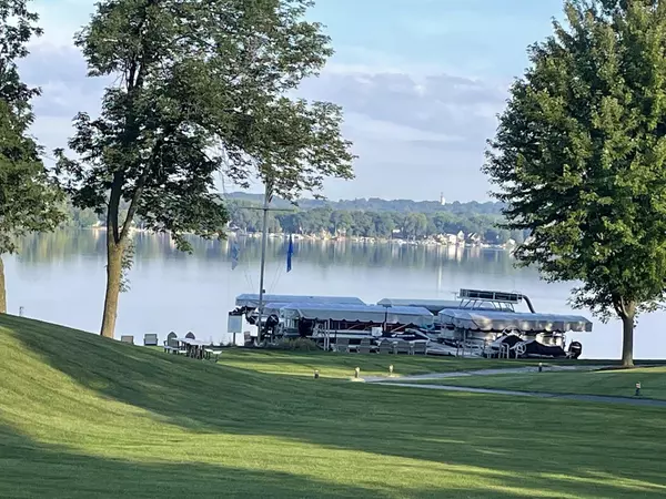 Muskego, WI 53150,S75W17720 Harbor CIRCLE