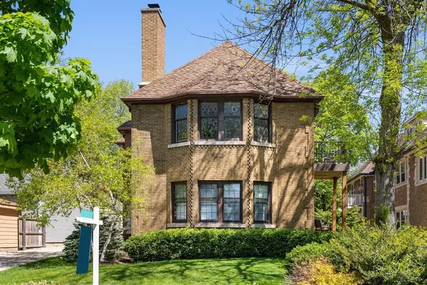 2514 E Marion STREET #Upper, Shorewood, WI 53211