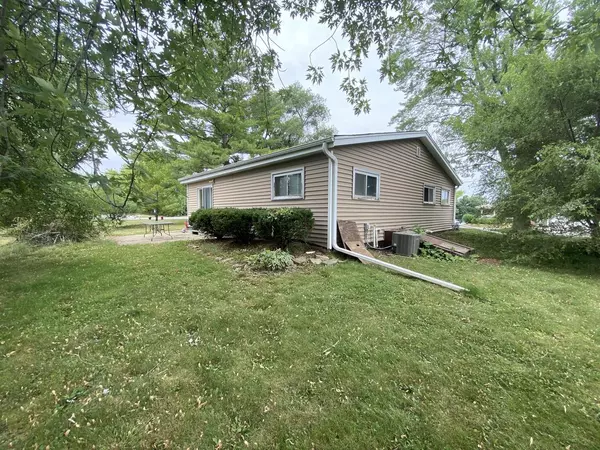 Muskego, WI 53150,S74W17405 Lake DRIVE