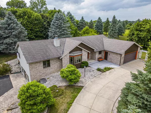 39855 Sunset DRIVE, Summit, WI 53066