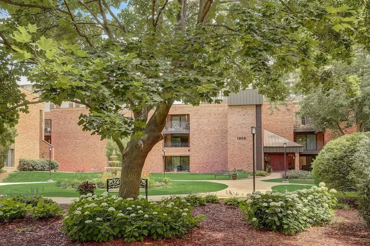 Shorewood, WI 53211,1906 E Shorewood BOULEVARD #146