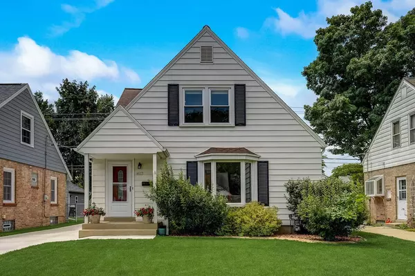 4937 N Berkeley BOULEVARD, Whitefish Bay, WI 53217