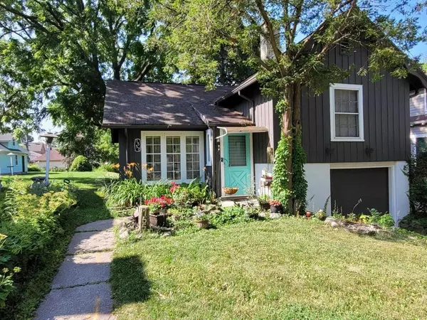 1557 E Lake Bluff BOULEVARD, Shorewood, WI 53211