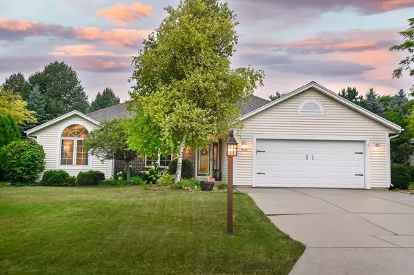 8841 S 89th STREET, Franklin, WI 53132