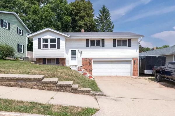 302 Elm AVENUE, Slinger, WI 53086